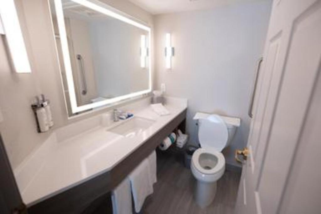 Express By Ihg Hotel 2*