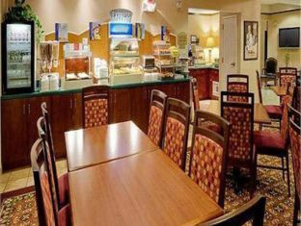 Express By Ihg Hotel 2*